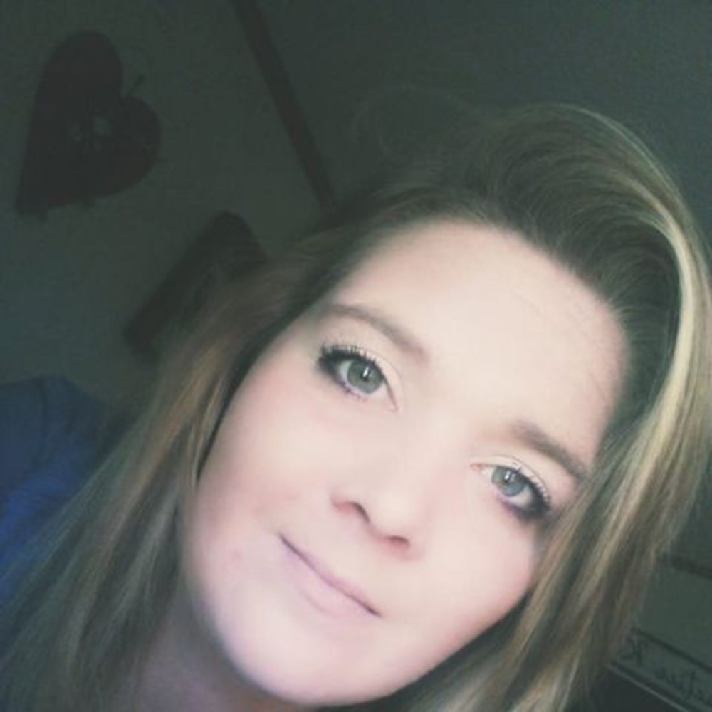 Meet your Posher, Courtney lynn